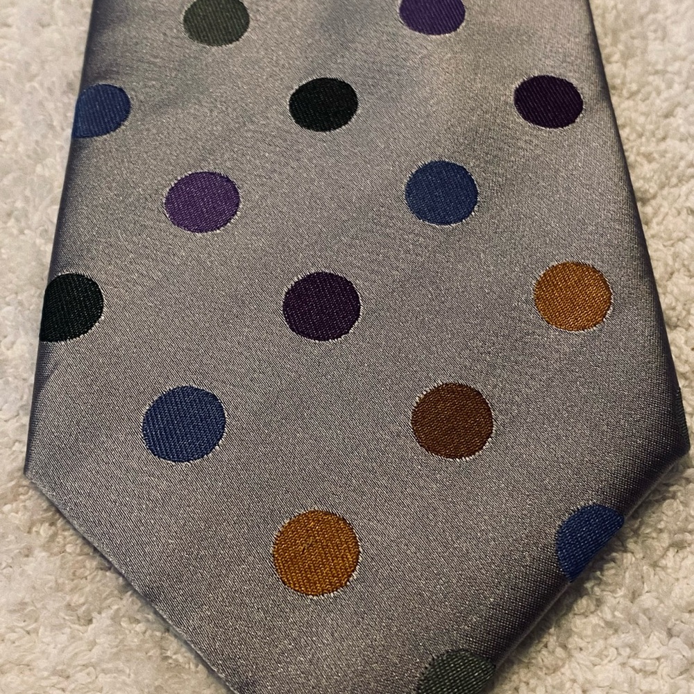 Brand New Stylish Tie By BCBG - Picture 2 of 4